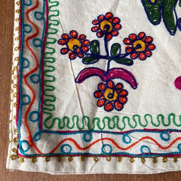 Embroidered Floral Vest - Picture 9 of 9